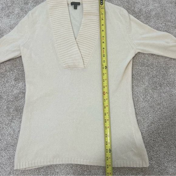 Cashmere Ivory V Neck Sweater Size Medium - Picture 9 of 9